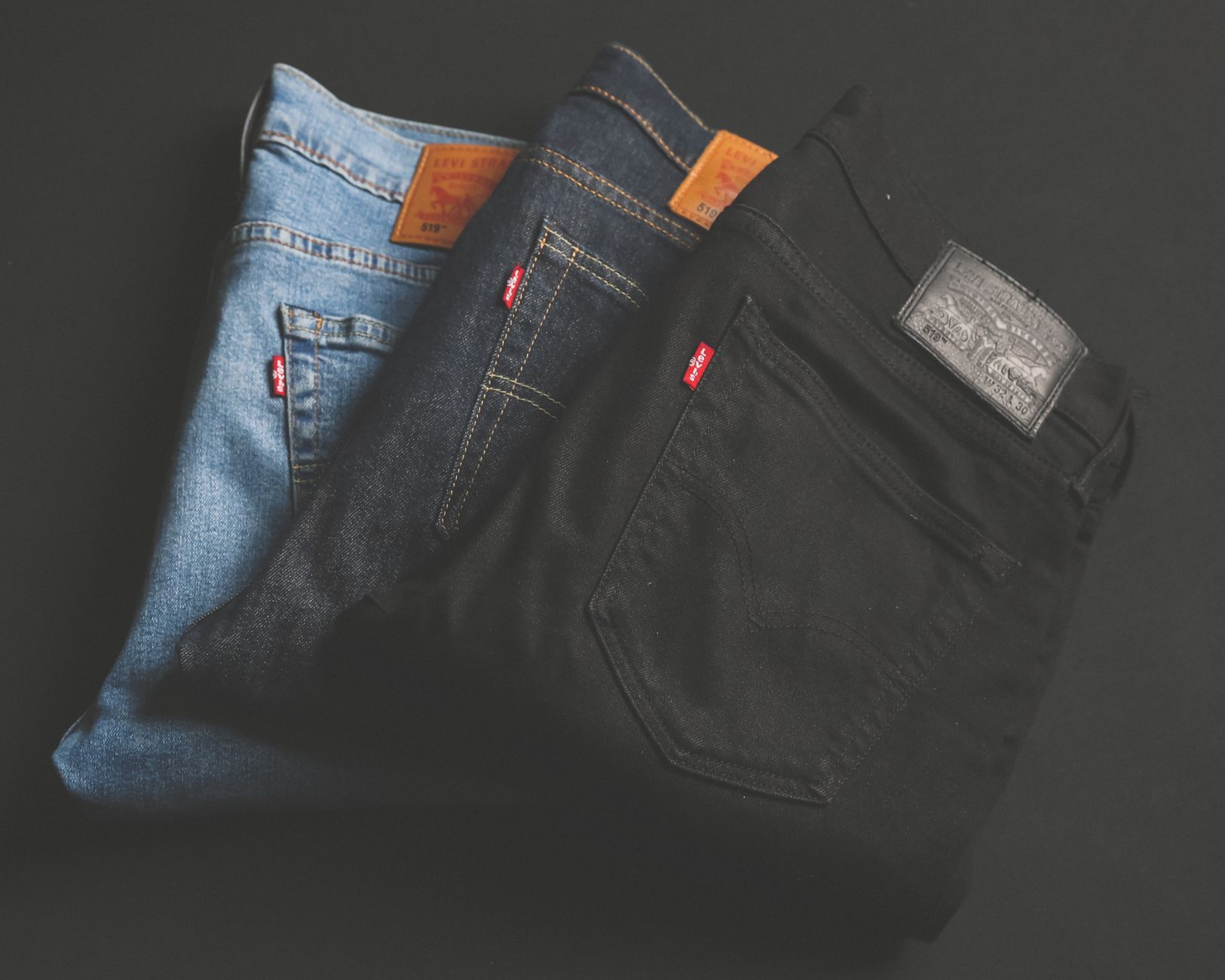 Celana Chino vs Jeans Pria, Mana yang Lebih Fleksibel?