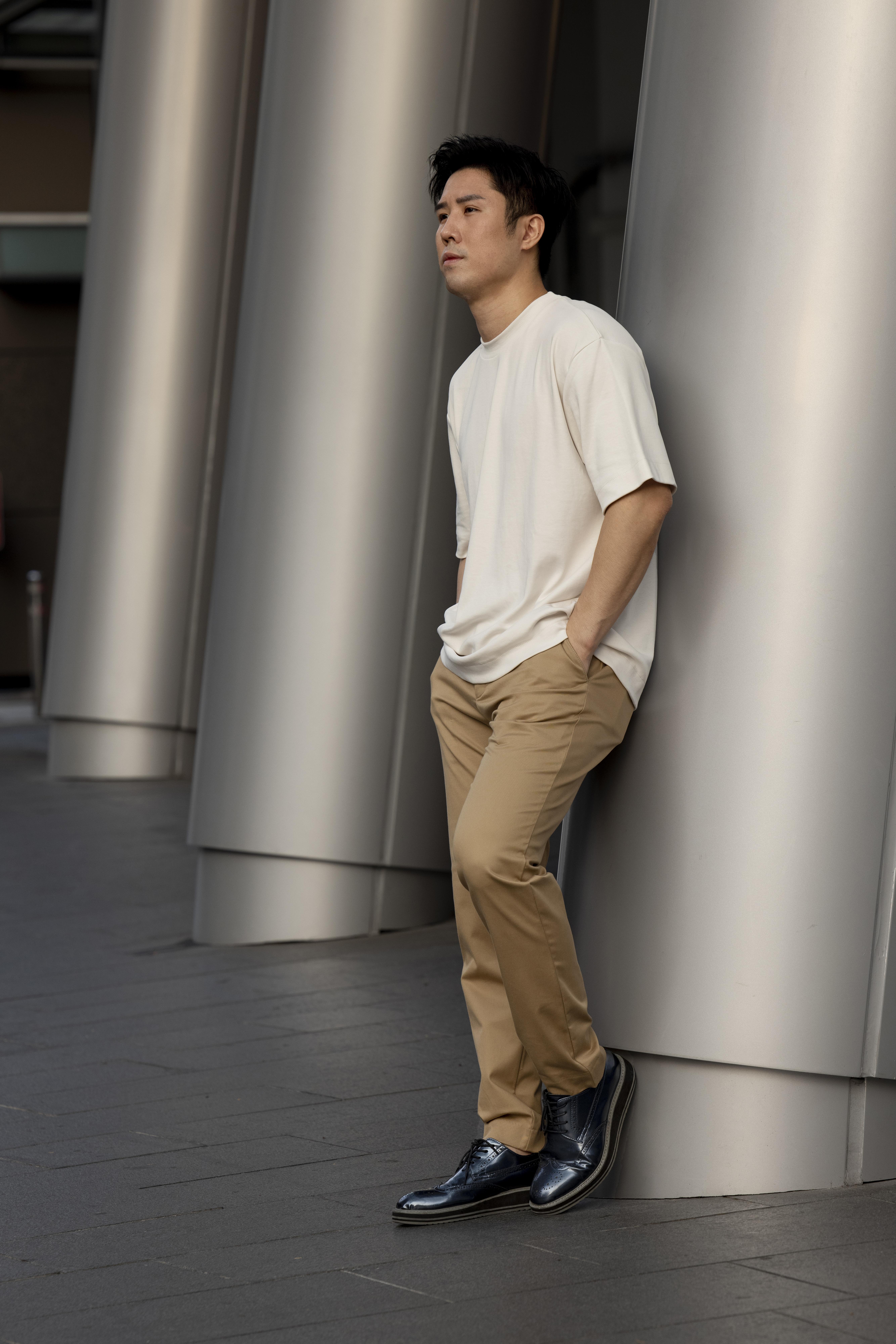 Celana Chino Cocok dengan Baju Apa? Ini Panduannya