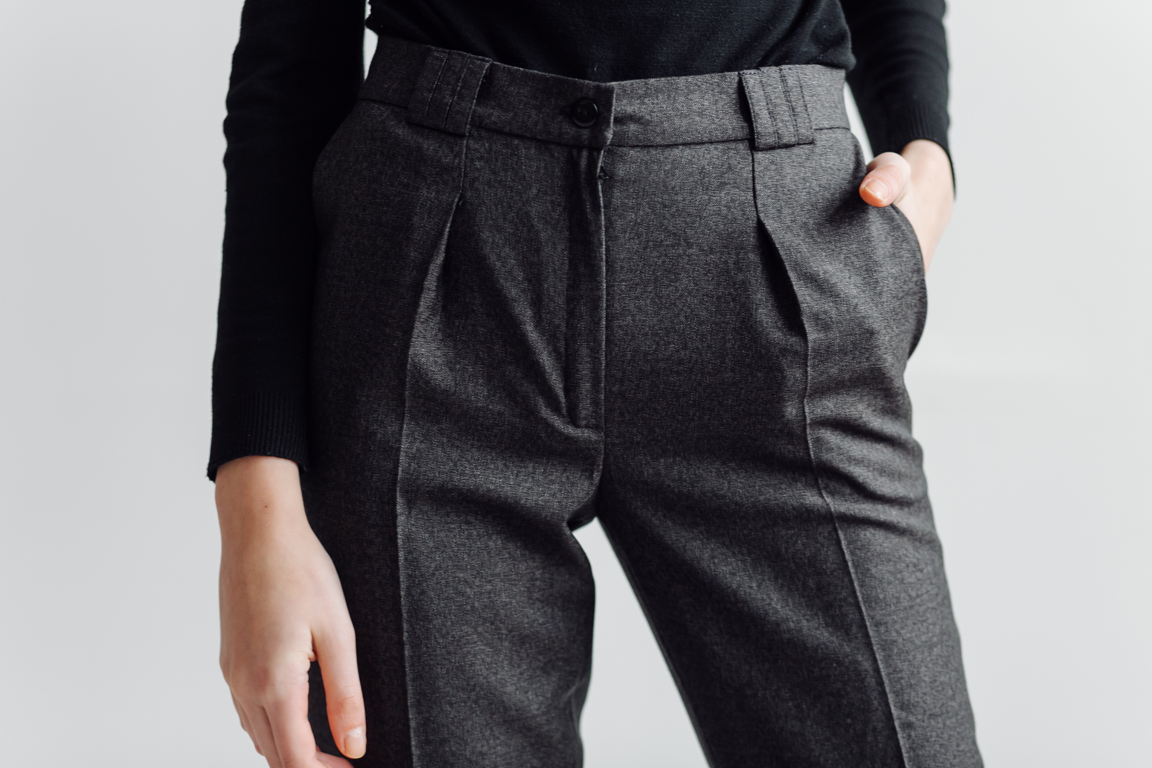 Bedanya Celana High Waist dan Low Waist Pria di Sini